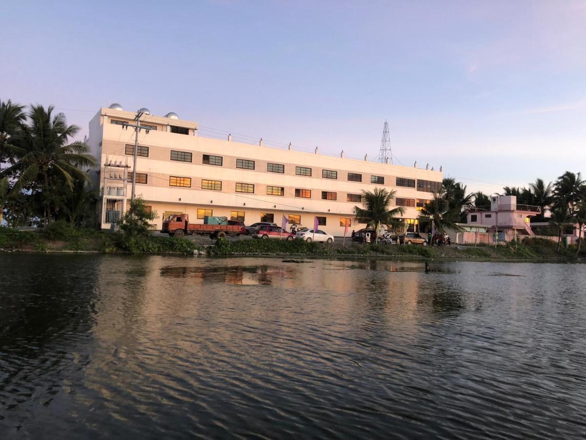 La Primera Grande Beach Resort Roxas  Luaran gambar